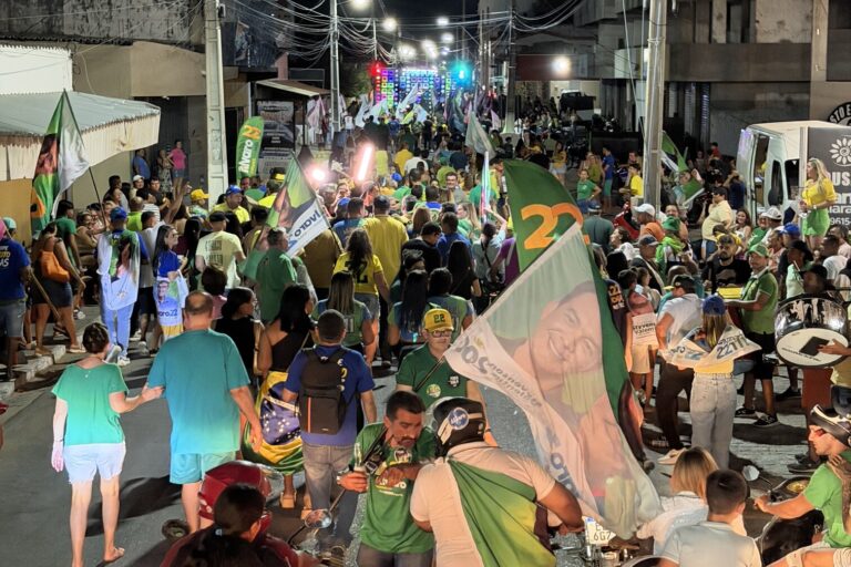 Foto da cobertura: Passeata do Trabalhador reúne grande mobilização em Caicó em apoio a Álvaro e Adjuto Dias
