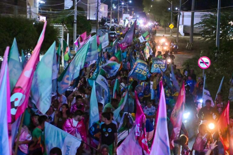 Foto da cobertura: Passeata do Trabalhador reúne grande mobilização em Caicó em apoio a Álvaro e Adjuto Dias