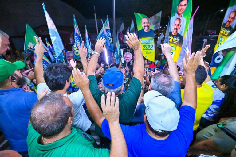 Foto da cobertura: Passeata do Trabalhador reúne grande mobilização em Caicó em apoio a Álvaro e Adjuto Dias
